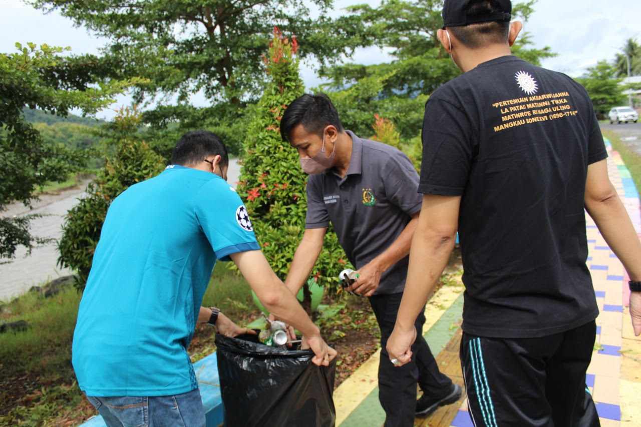 Kejari Gelar Bhakti Sosial Bebas Sampah Plastik