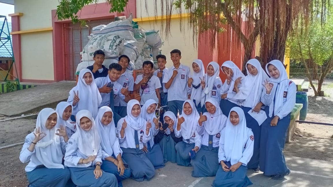 Siswa SMKN 3 Pinrang Budayakan  Pilah Sampah dari Rumah dan Sekolah
