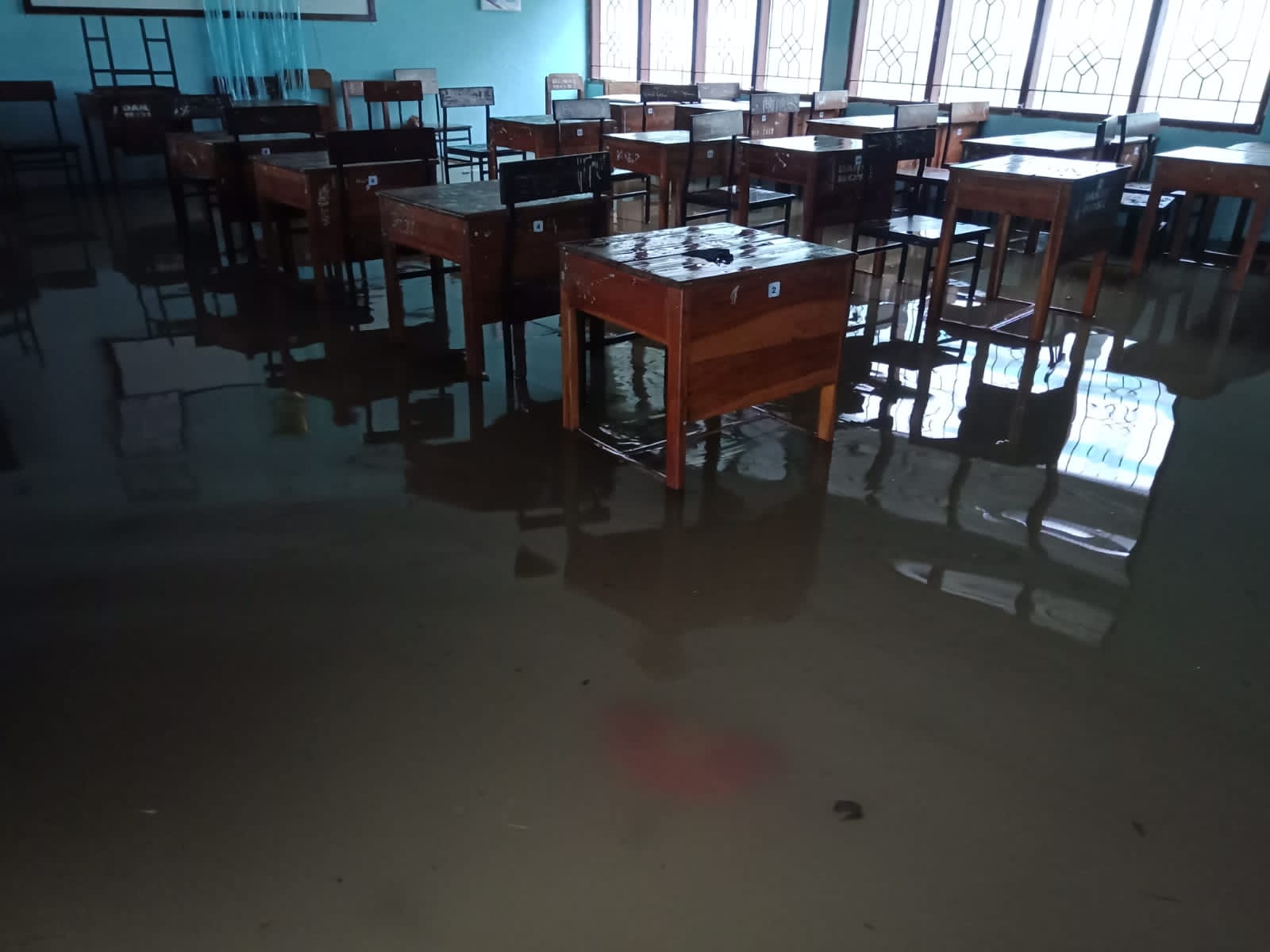 Cuaca Ekstrem Picu Kerusakan dan Banjir