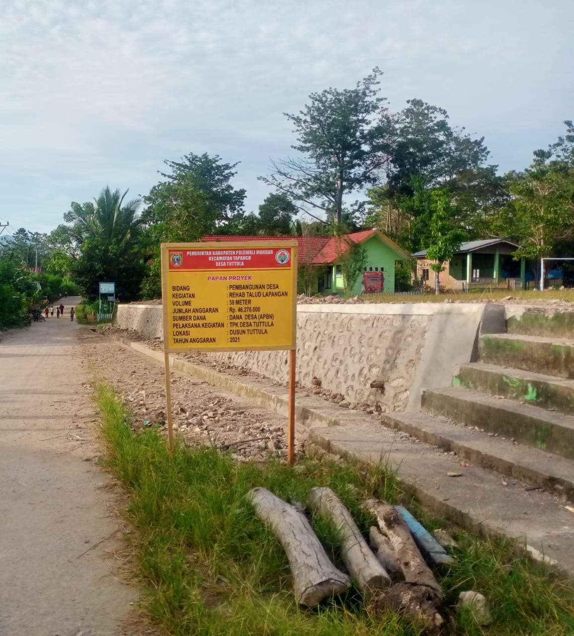 Anggaran Talud Lapangan Desa Tuttula Disorot