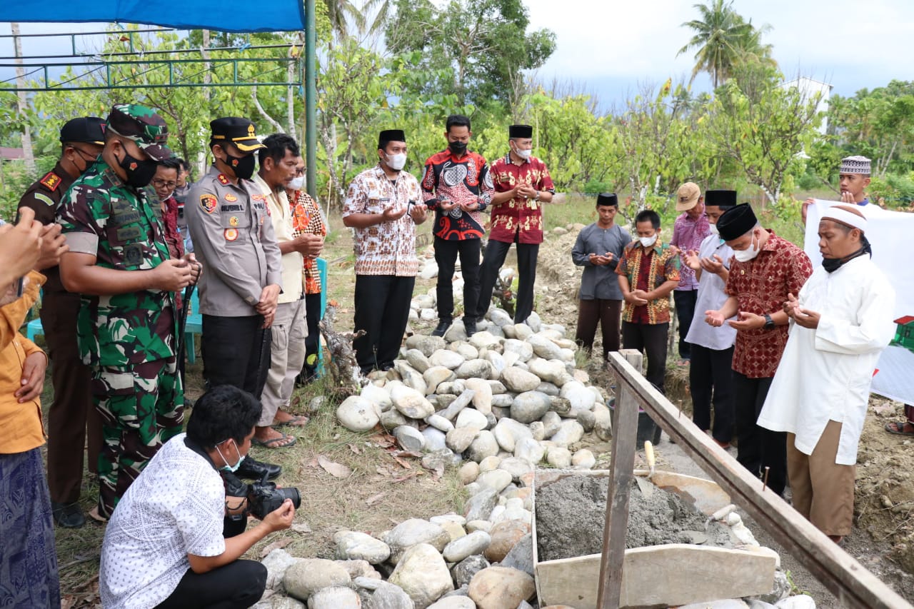 Budiman Letakkan Batu Pertama Pembangunan Masjid