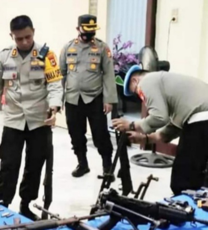 Wakapolrestabes Periksa Senpi Anggota