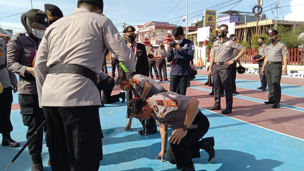 47 Personel Polres Jalani Tradisi Siraman