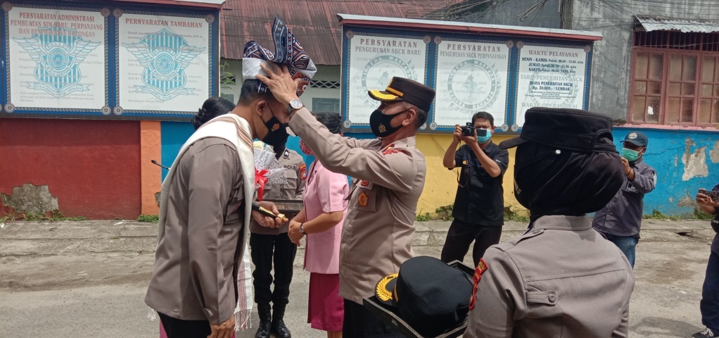Kapolres Tator Disambut Tari Pagellu