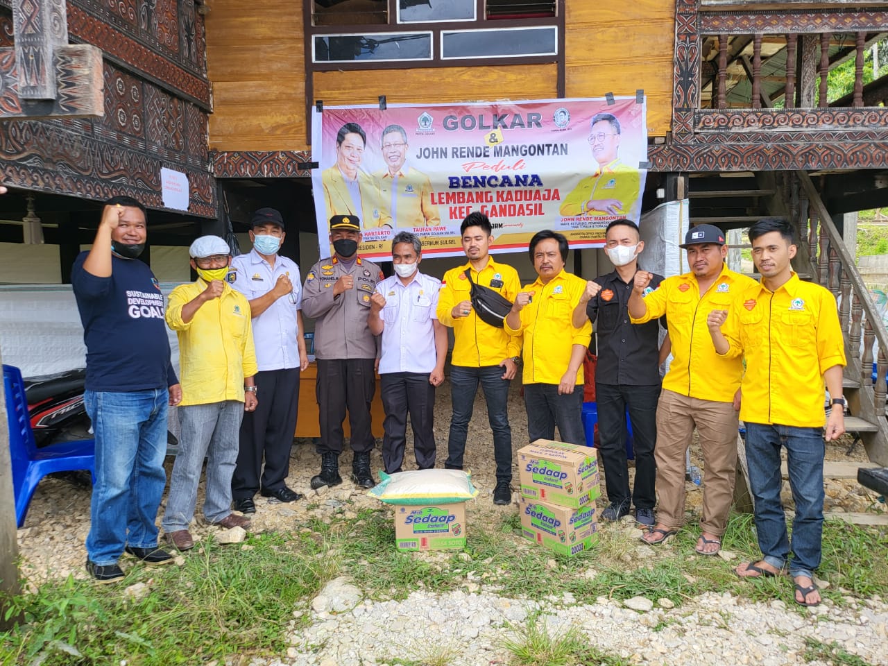 Garda Muda Golkar Salurkan Bantuan di Tinoreng dan Kaduaja