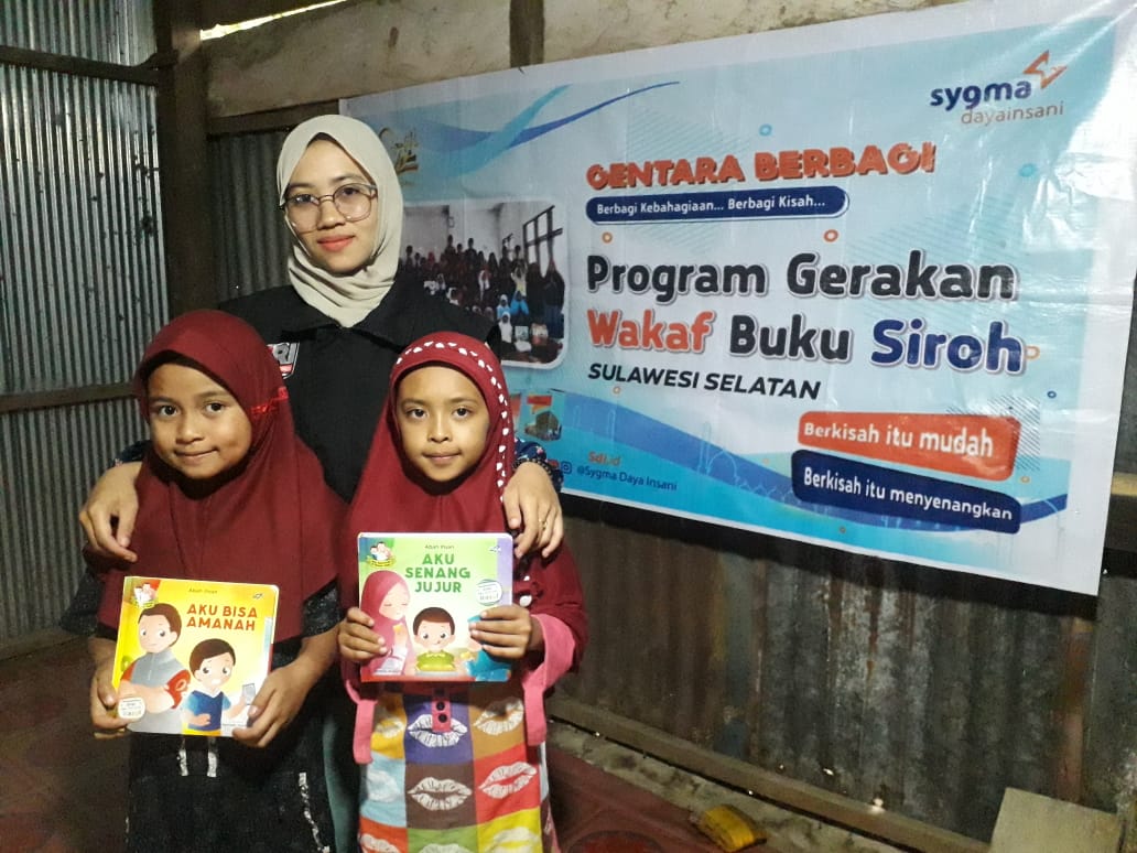Wakaf Buku Siroh Didistribusikan ke Santri di Pelosok Desa