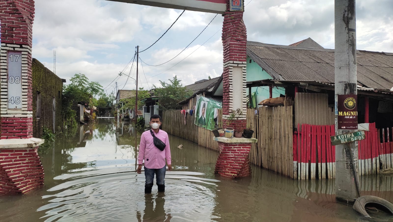 Warga Terdampak Banjir  Bertahan di Pengungsian