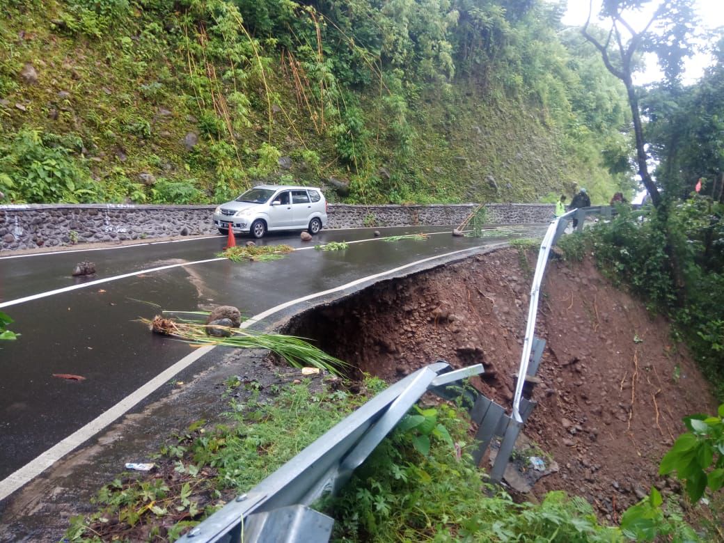 Jalan Poros  Malino Amblas