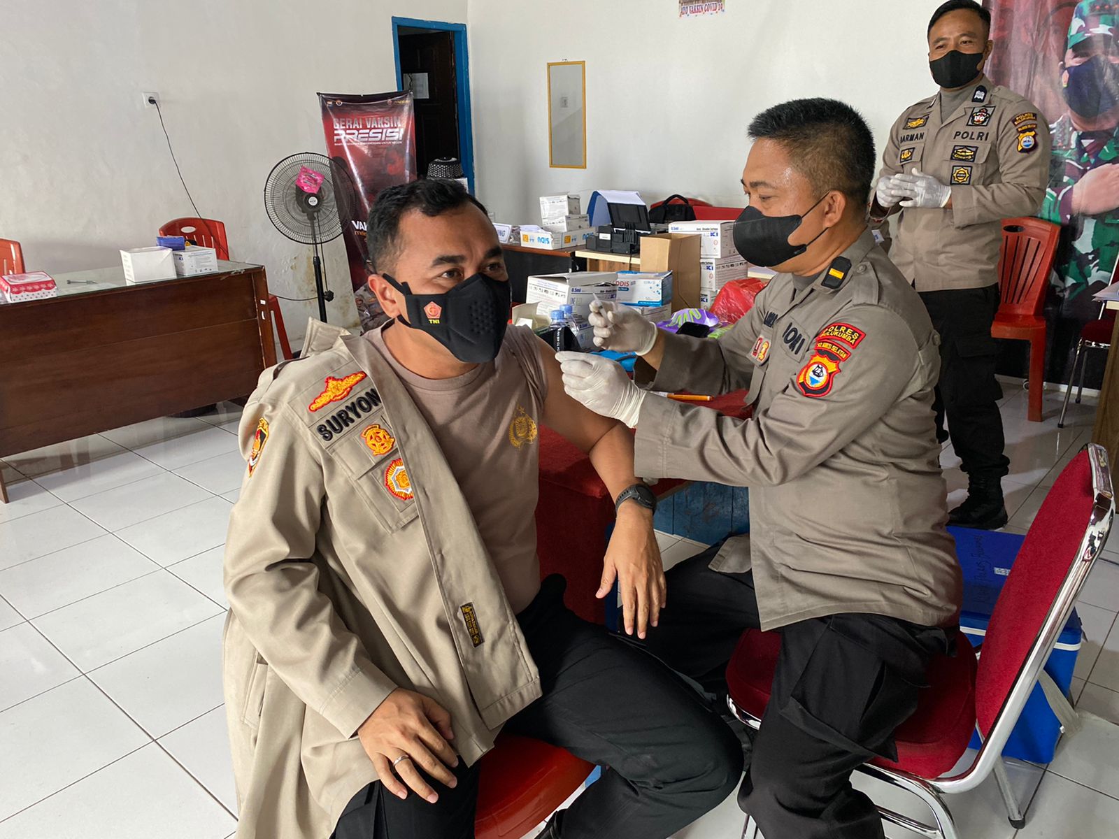 Kapolres Bersama PJU Polres Bulukumba Vaksin Booster