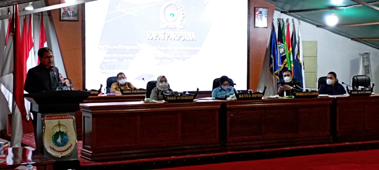 DPRD Sulbar Paripurnakan Terkait Penjelasan Pengusul Terhadap Tiga Ranperda Inisiatif Dewan
