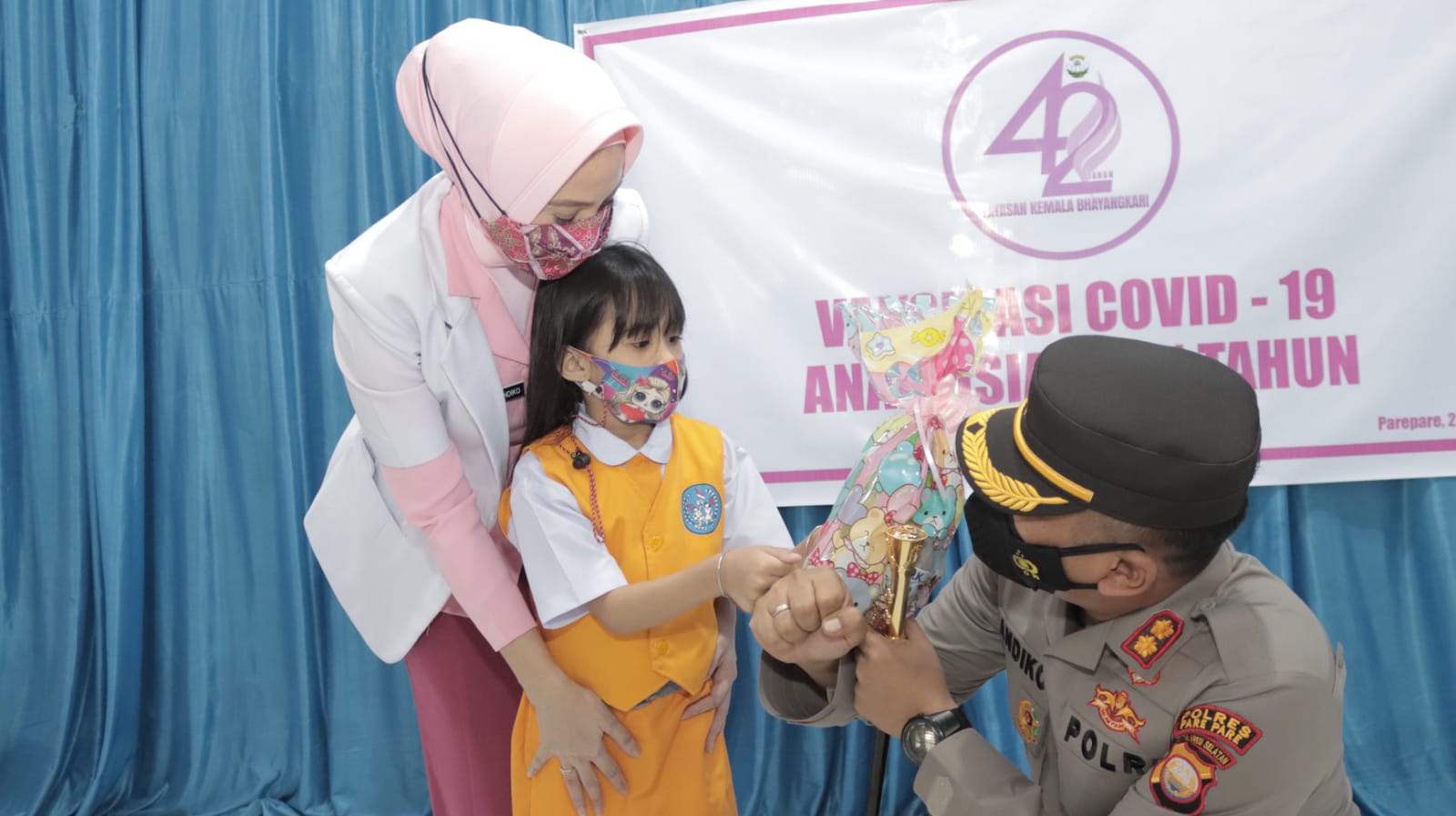 Istri Kapolres,  dr Lioni Jadi Vaksinator untuk Vaksin Anak Usia 6-11 Tahun