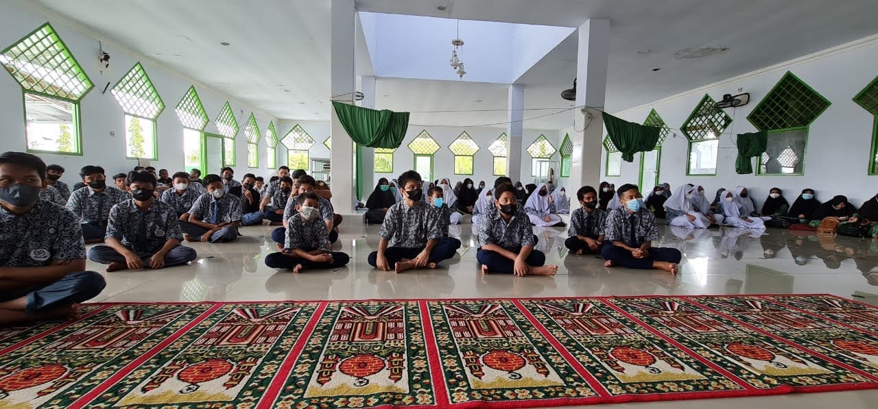 Jaksa Ajak 200 Santri Bijak Gunakan Teknologi Informasi