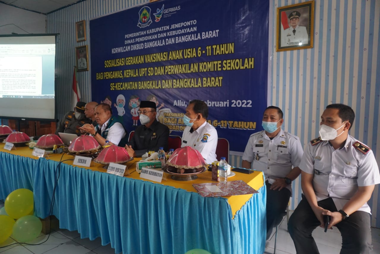 Puluhan Murid SD Ikuti Vaksinasi