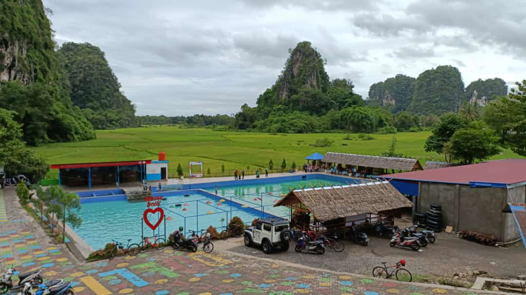 Pesona Wisata Kolam Karst Dolli Bunga Eja yang Mendunia