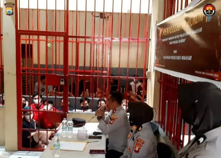 Polrestabes Gelar Penyuluhan Hukum di Depan Sel Tahanan
