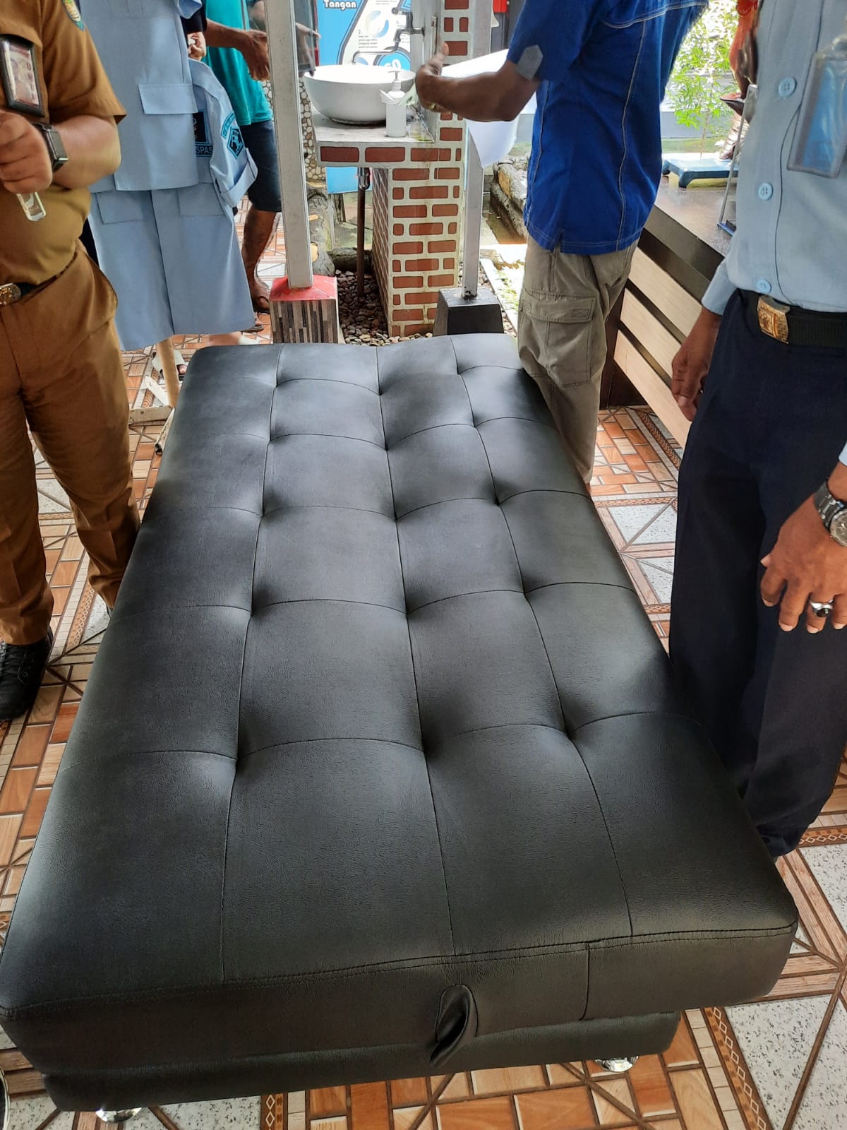 Bupati Gowa Beli Sofa Buatan Warga Binaan Lapas Narkotika