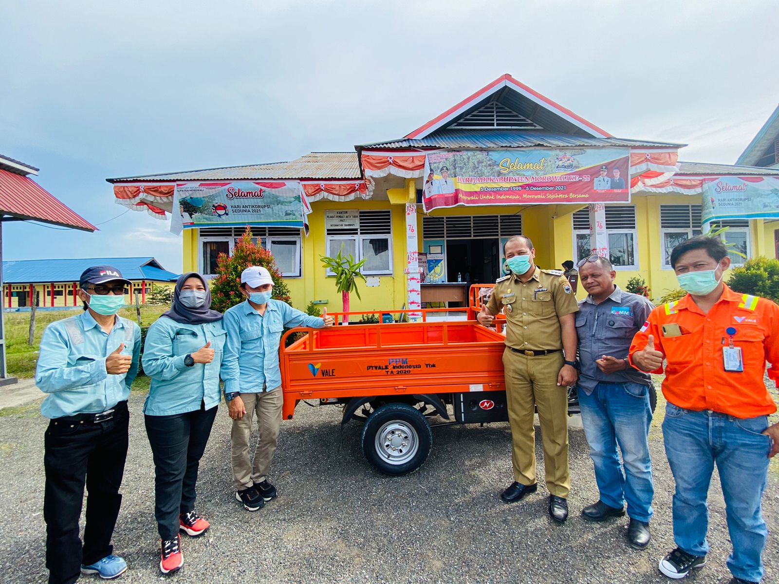 PT Vale Serahkan Bantuan Motor Sampah