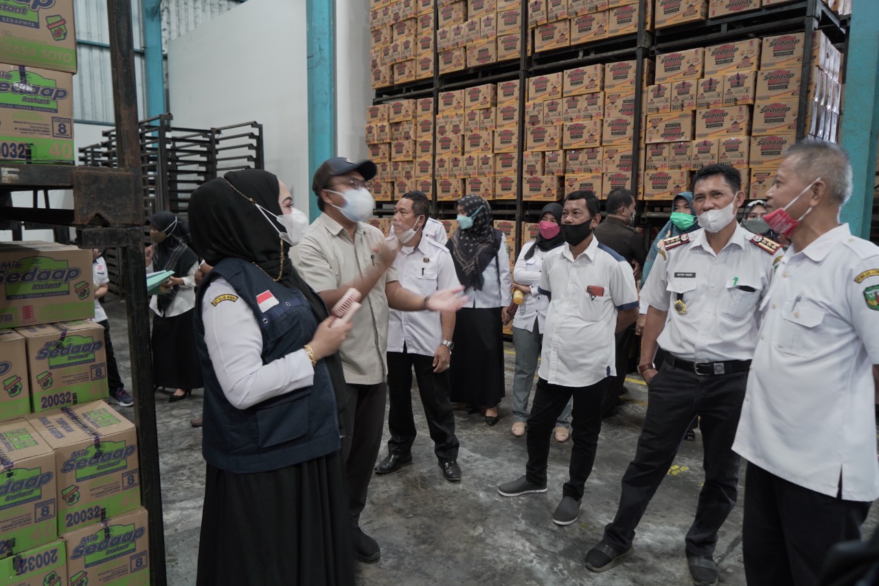 Beli Minyak Goreng Perlihatkan KK