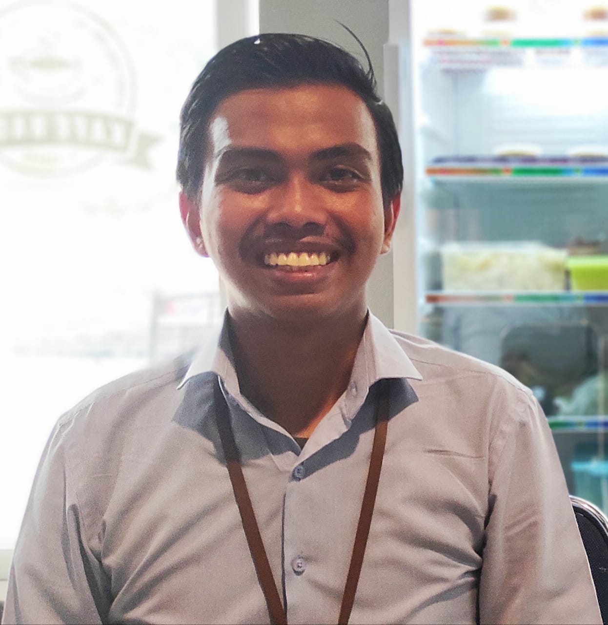 Rizal Bakri, Mahasiswa UT Makassar yang Mampu Atur Waktu Kuliah dan Bekerja
