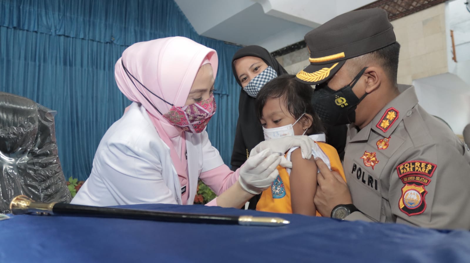 Istri Kapolres Vaksinasi Anak Usia 6-11