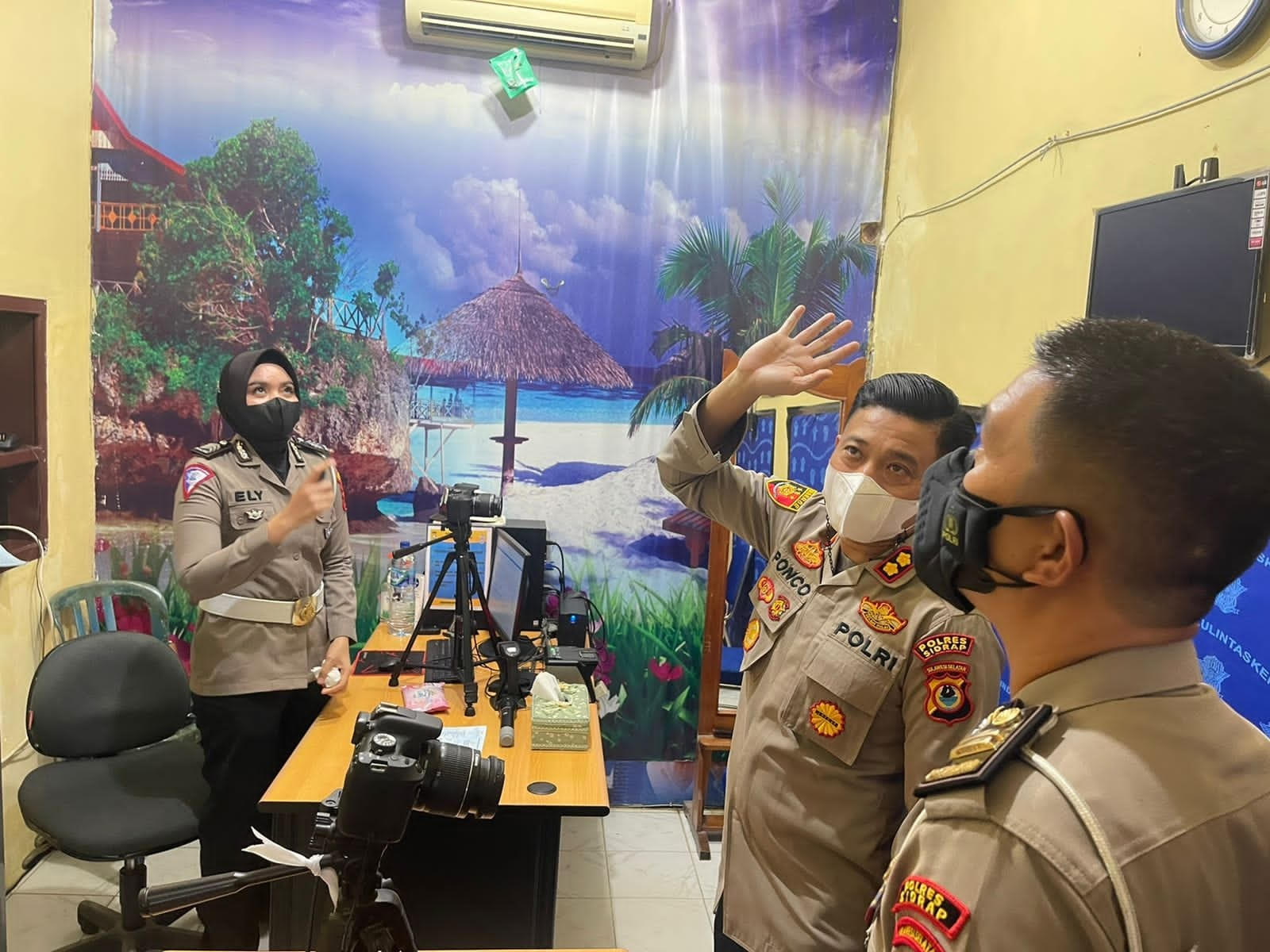 Kapolres Sidak Ruang Pelayanan SIM
