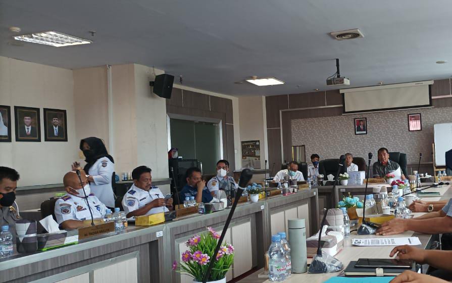 Di Depan Komisi D, Sopir dan Pengusaha Angkutan Minta UU No. 22 thn 2009 serta Peraturan Menteri Perhubungan Ditinjau Ulang
