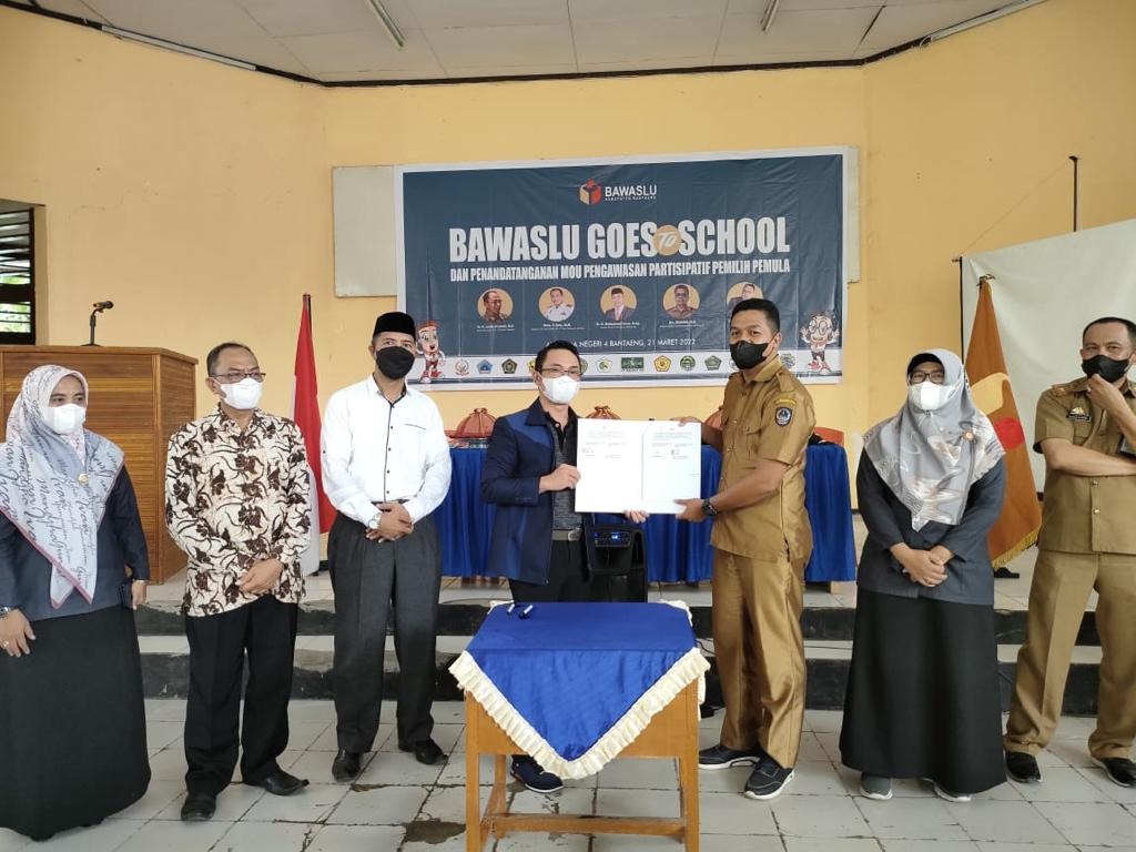 Bawaslu Bantaeng Tanda Tangan MOU dengan 11 SMU dan MA
