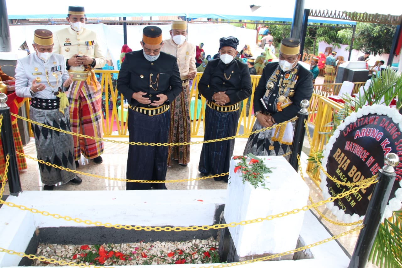 Bupati-Wabup Ziarah ke Makam Raja Bone