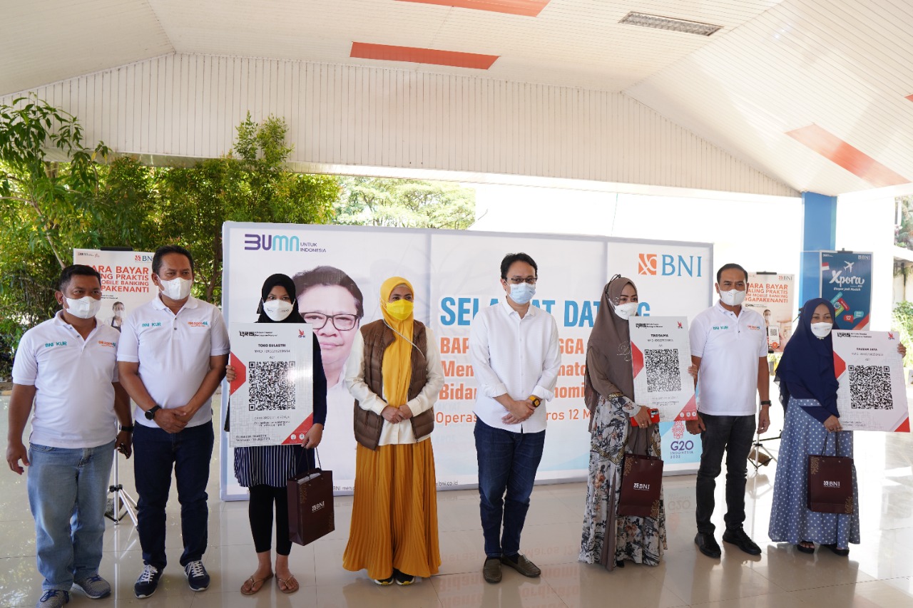 Kunker di Maros, Wamendag Serahkan KUR dan Simbolis QRIS dari BNI Wilayah 07