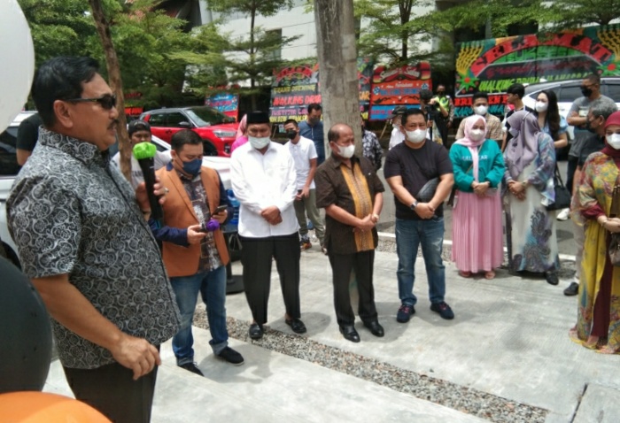 Mantan Kapolda Sulsel Resmikan Walking Drums Cafe