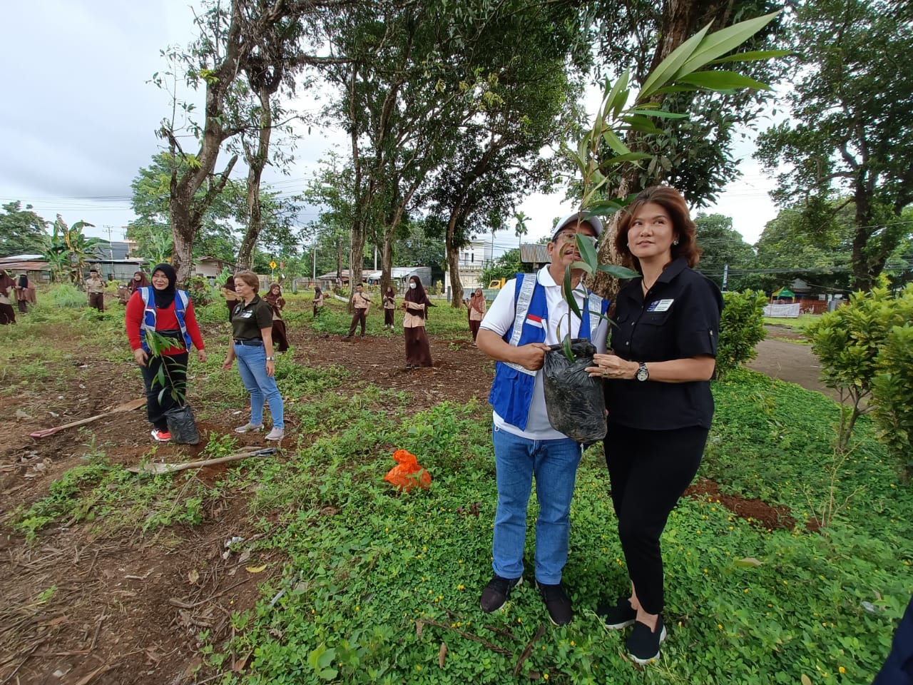 Rotary Club Ujung Pandang  Tanam 1.000 Pohon