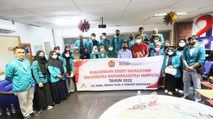 Mahasiswa Prodi Manajemen FE Unimaju Sulbar Kunjungi BKM