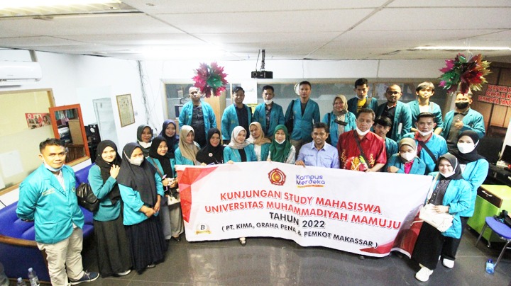 Mahasiswa Jurusan Manajemen, Fakultas Ekonomi, dan wakil rektor Universitas Muhammadiyah Mamuju