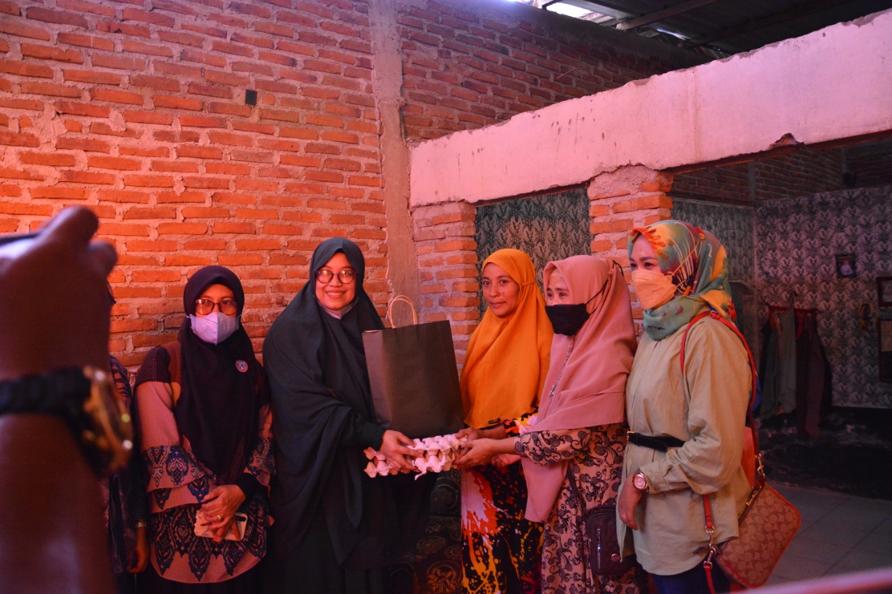 Legislator PKB  Salurkan Paket Gisi untuk Bumil KEK