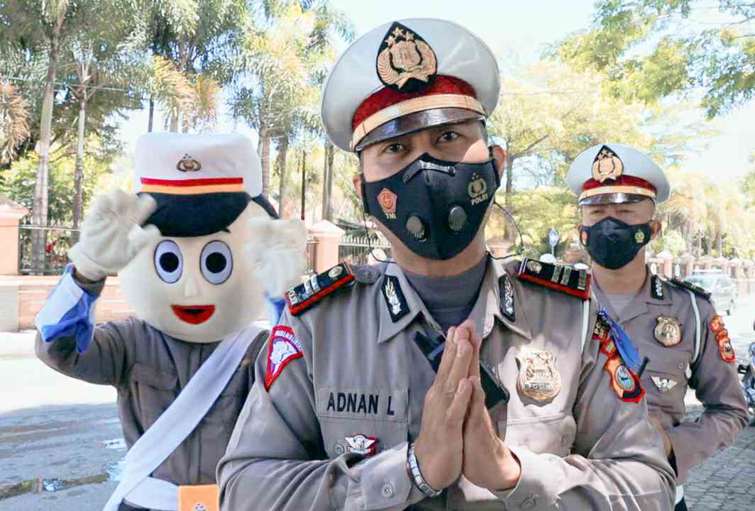 Ops Keselamatan Lantas Polres Tator Sedekah Nasi Kotak