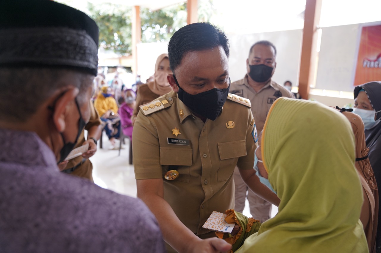 Bupati Bantaeng Salurkan Bantuan untuk 68 Korban Angin Kencang