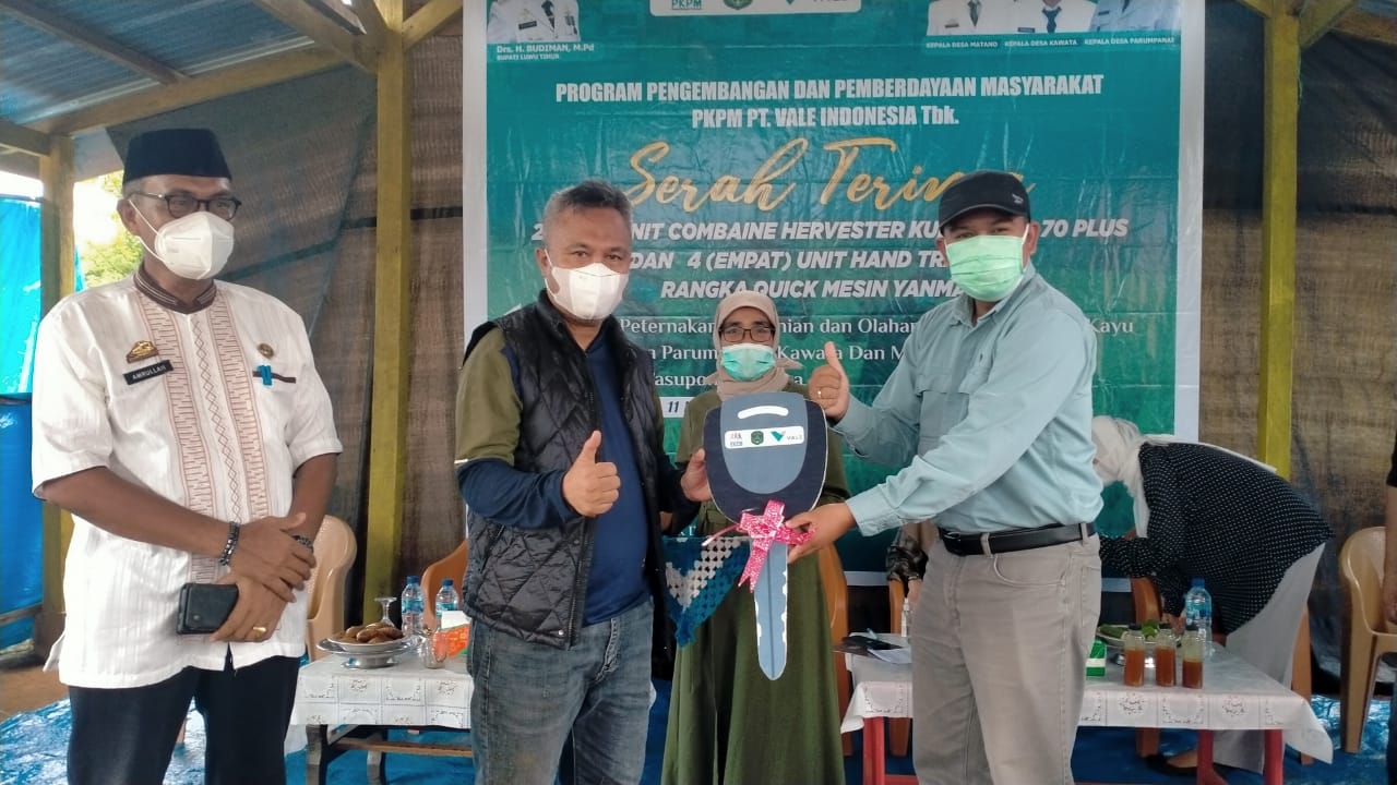 Giliran Warga Wasuponda Terima Bantuan Alsintan dari PT Vale
