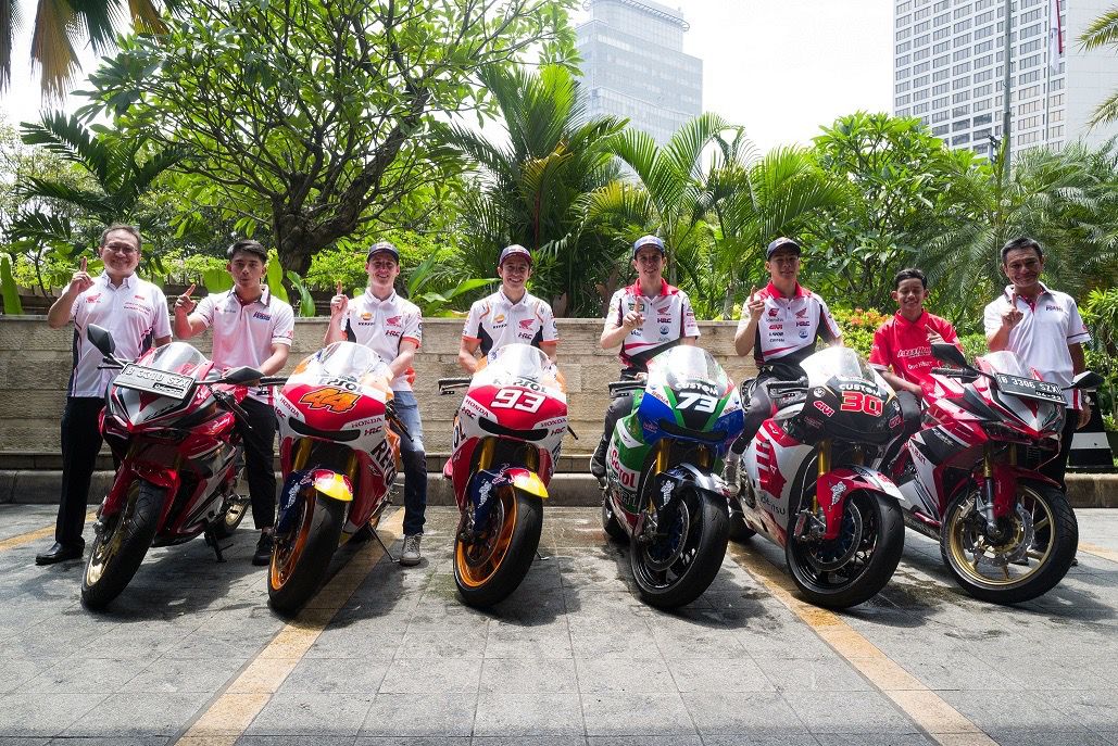 Pebalap Astra Honda, Veda Ega dan Mario Suryo Adu Ketangkasan Dalam Gelaran MotoGP Seri Kedua di Pertamina Mandalika International Street Circuit