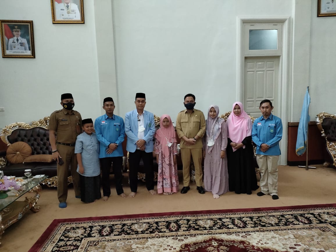 Ilham Azikin Lepas Ilmi Khalilah Berlomba di FASI XI Palembang