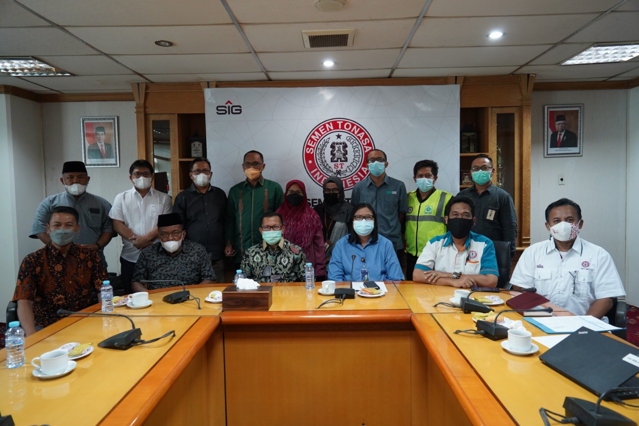 PT Semen Tonasa Terima Kunjungan Studi Banding Tim dari Sumbar