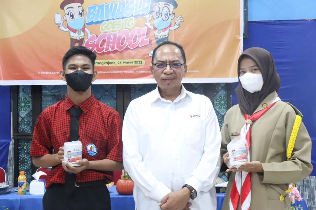 Bawaslu Pangkep Gelar Goes to School