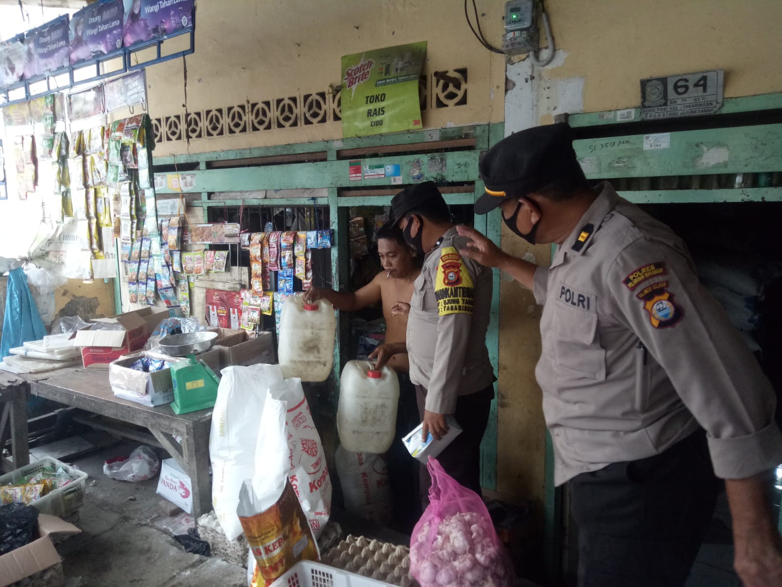 Polres Pelabuhan Makassar terus Pantau Stok dan Harga Kebutuhan Pokok di Pasar – pasar