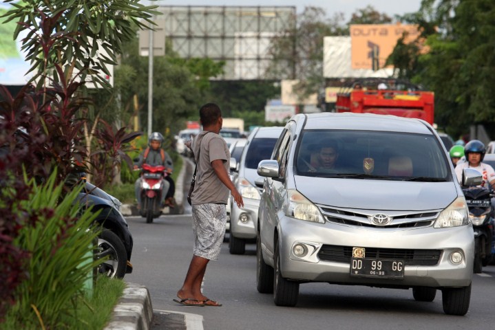 Pak ogah di Jalan Perintis Kemerdekaan