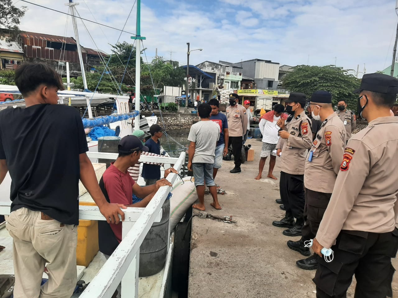 Satbinmas Polres Pelabuhan Makassar Ajak Warga Pulau Jaga Kamtibmas dan Patuhi Prokes