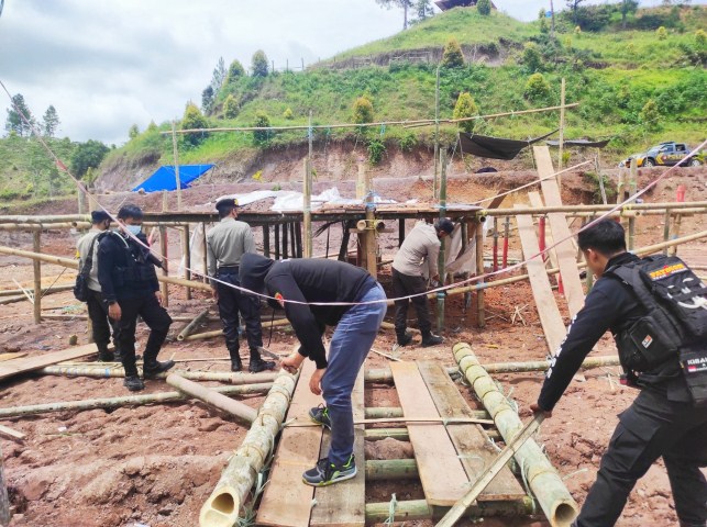 Arena Sabung Ayam Dibongkar Paksa