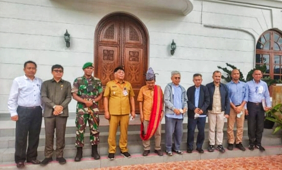 Theo Jemput JK di Toraja Airport
