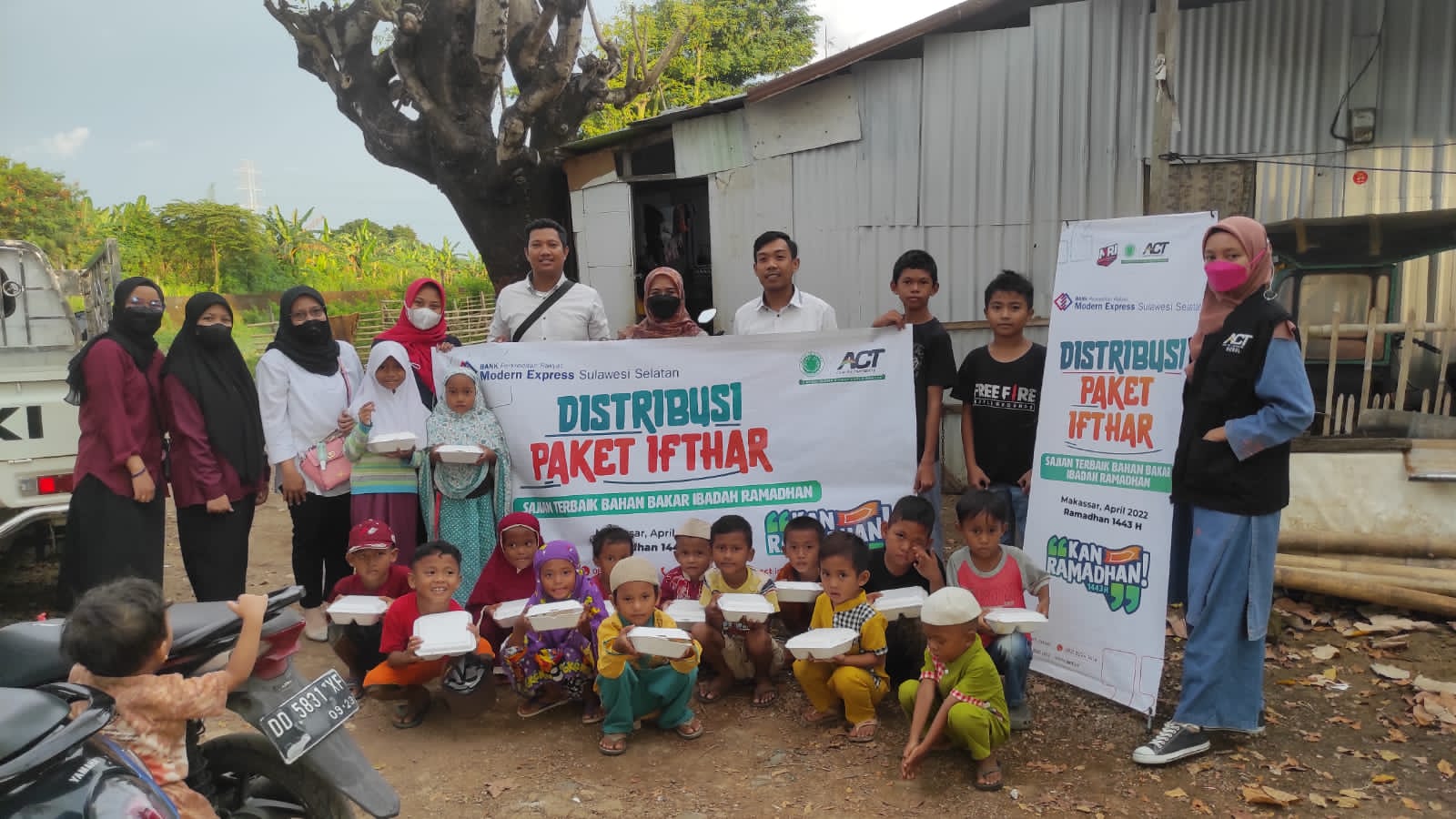 PT BPR Modern Ekspress Sulsel dan ACT Berbagi Ifthar Ramadan di Kampung Pemulung