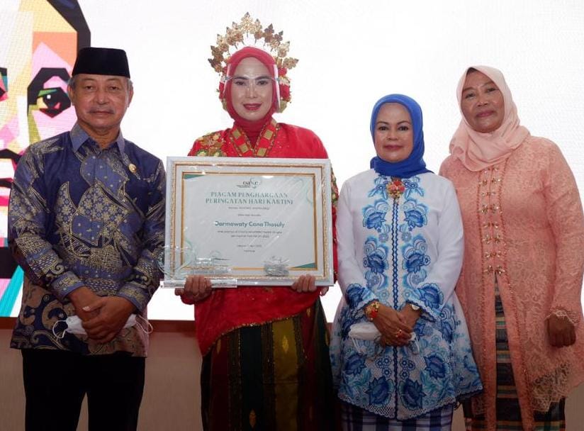 13 Tahun Mengabdi, Bidan Asal  Gowa Raih Penghargaan OASE
