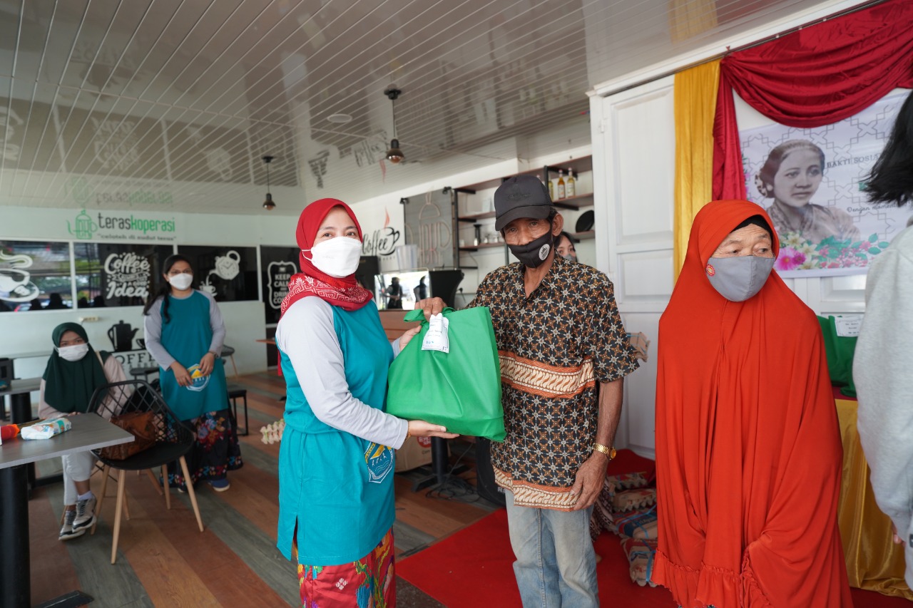 Kolaborasi IKVI Bersama PTVI Salurkan Bantuan Paket Sembako Gratis