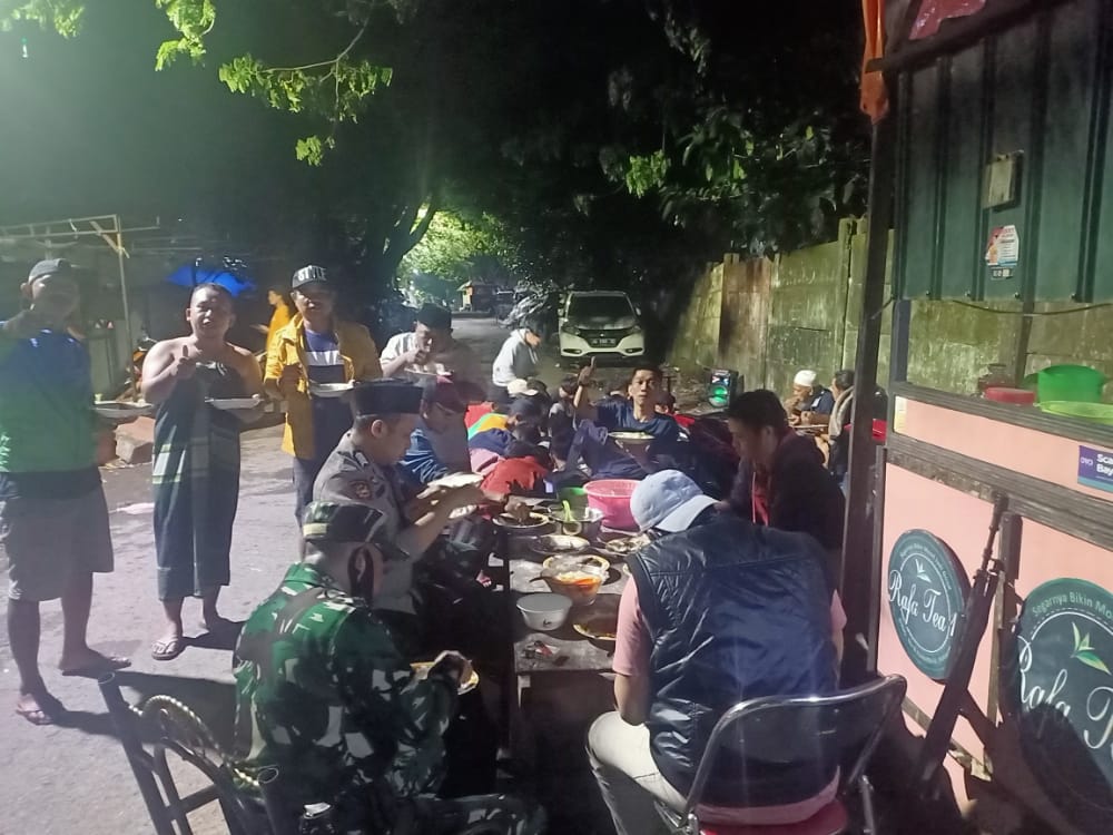 Sahur Bareng, Jajaran Polres Pelabuhan Makassar bersama TNI dan Warga Jaga Kamtibmas Ramadhan